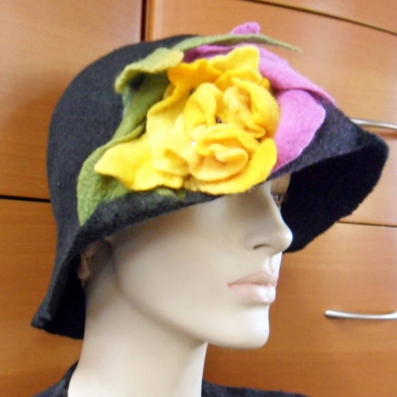 FELTED WOOL BLACK HAT LIGHTWEIGHT WITH BIG FLOWER main image 5